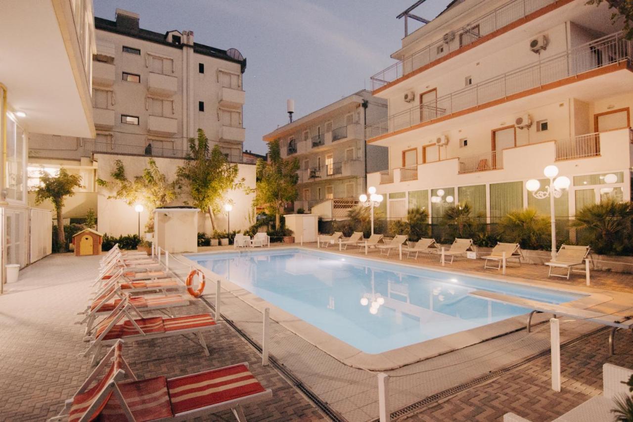 Hotel Beverly Rimini Eksteriør bilde
