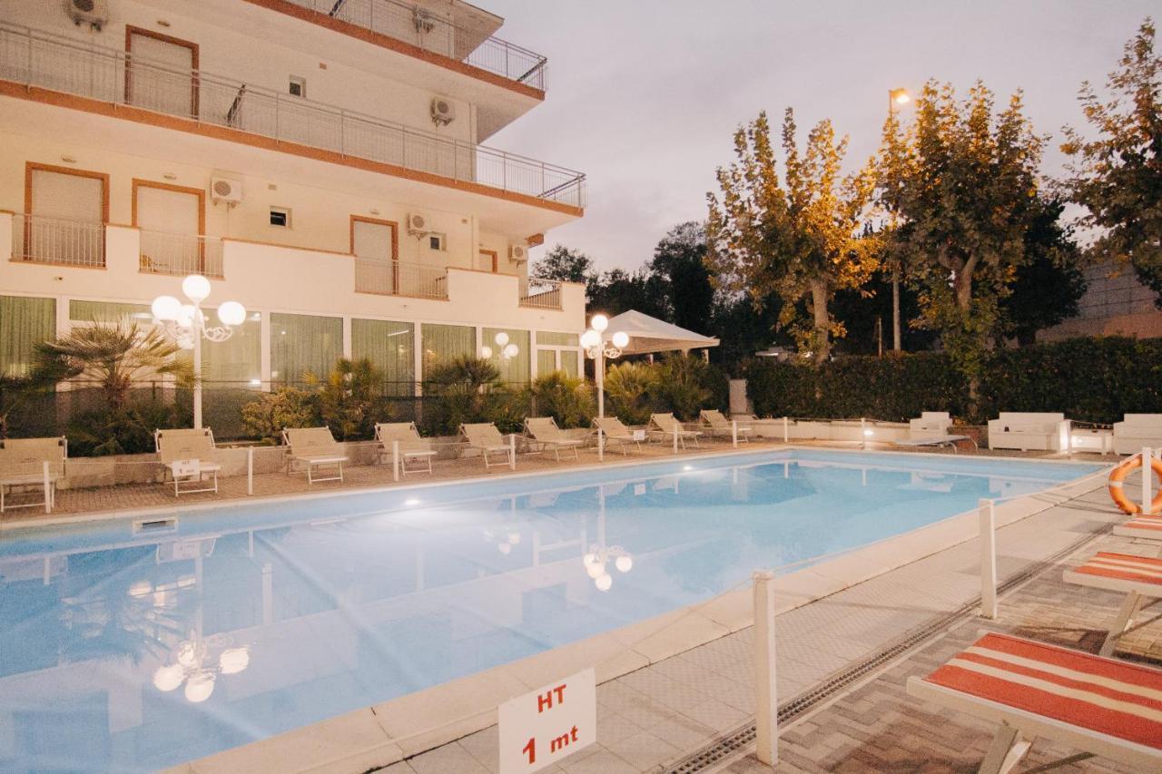 Hotel Beverly Rimini Eksteriør bilde